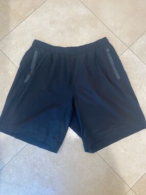 Lululemon Athletica Men's Black Performance Shorts with lining